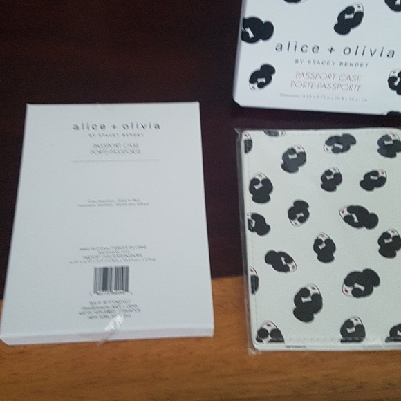 NEW Alice and Olivia Passport Case - Picture 8 of 8